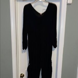 Chic Black V-Neck Jumpsuit
